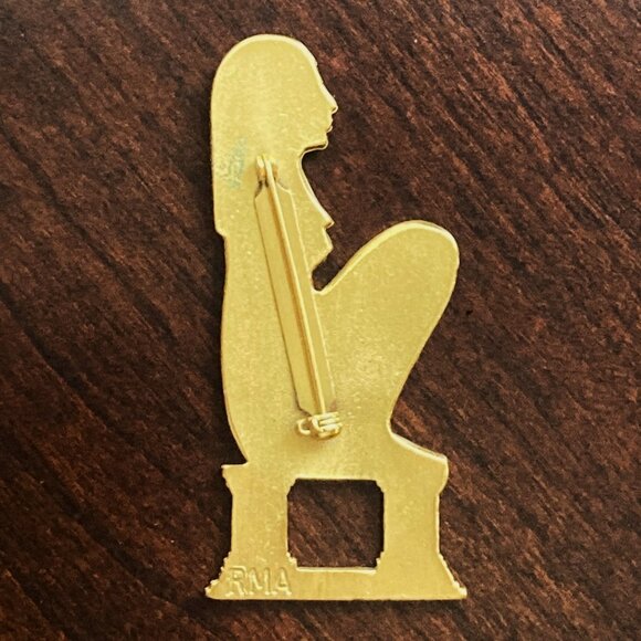 RMA Rubin Museum, Egyptian Revival, Gold Tone Brooch, Locking Pin Back, VGC - Picture 5 of 7